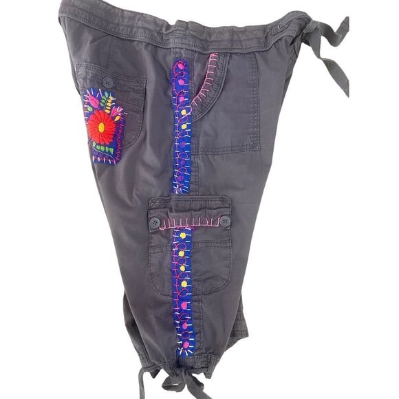 Upcycled Embroidered Patchwork Cargo Shorts BOHO Art Deco Gaudy Chic Women SZ 11 - Picture 4 of 15
